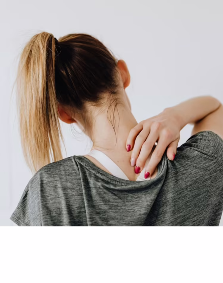 Mujer con dolor de cuello